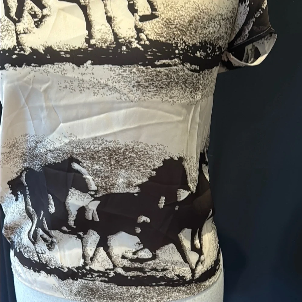 Cherrydress Galloping Horses Women's Graphic Top, medium - Picture 3 of 6